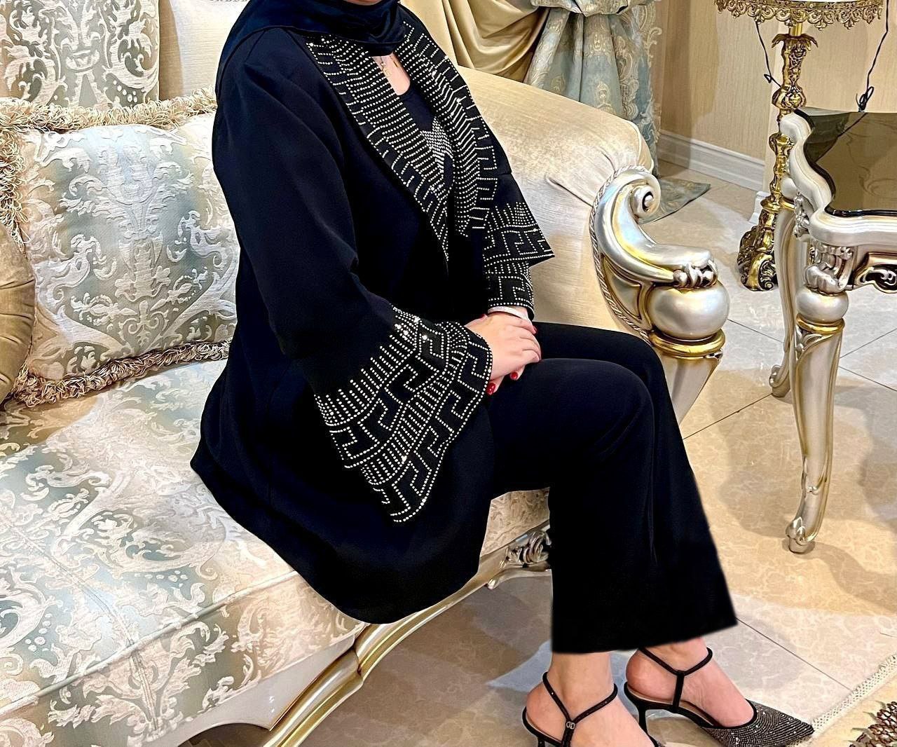 ست مانتو شلوار مجلسی آستین کلوش طرح ورساچ😍😍کد37023